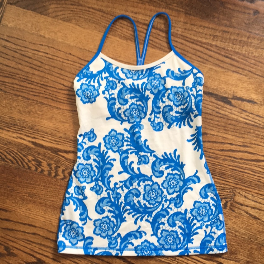 Lululemon tank with built in bra - Size 4 - NICE!